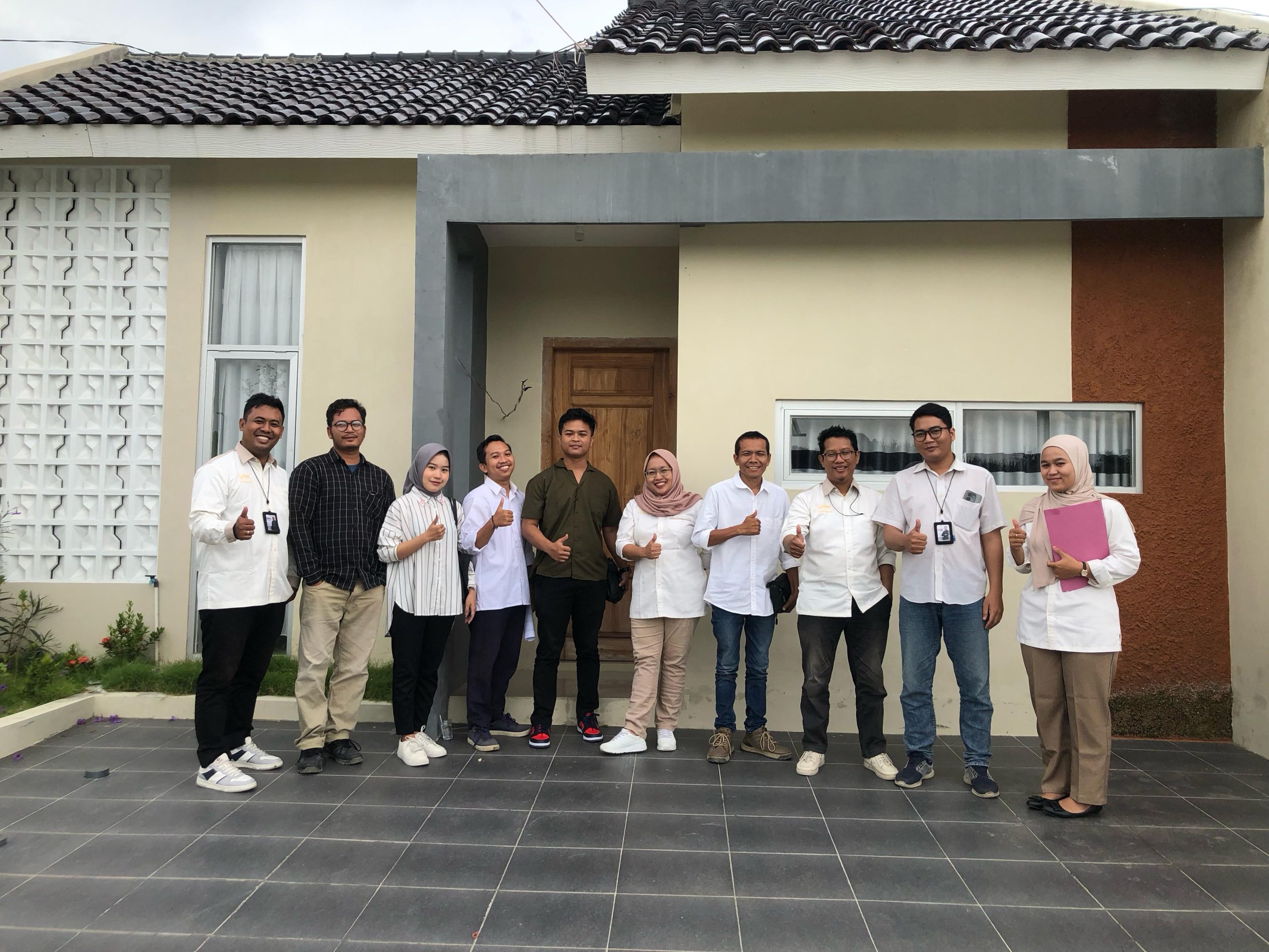 Photo Bersama Tim Saphire Grup